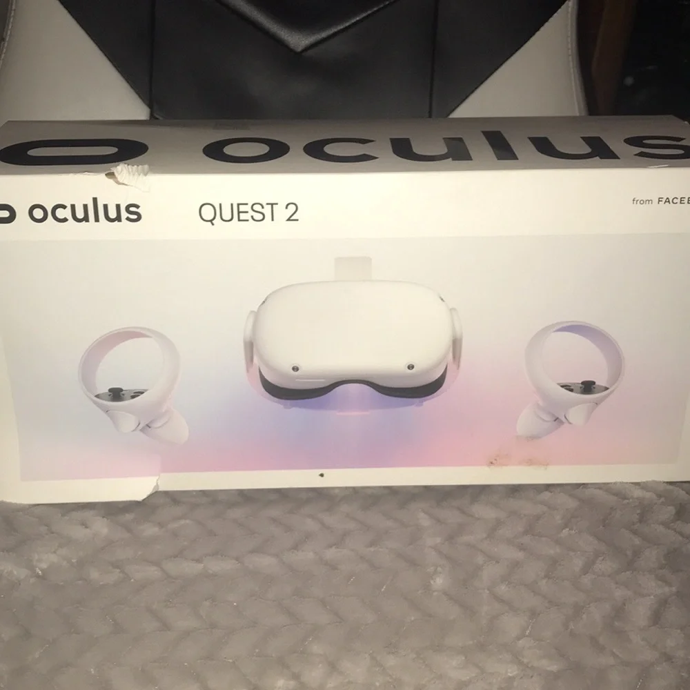 Oculus Quest 2 With Extended Battery Pack And Carrying Case